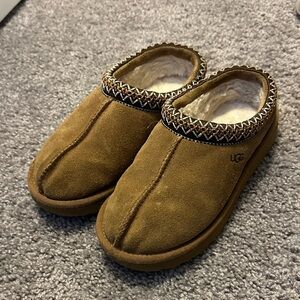 WOMANS TAZZ CHESTNUT SLIPPERS